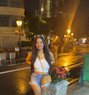 Uggy - puta in Macao Photo 1 of 5