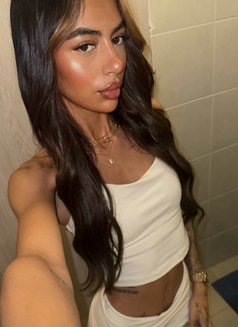 UK BRITISH BABE MADDIE NEW TO DUBAI - puta in Dubai Photo 5 of 26