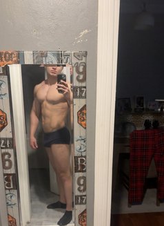 Ulaş - Male escort in İstanbul Photo 2 of 4