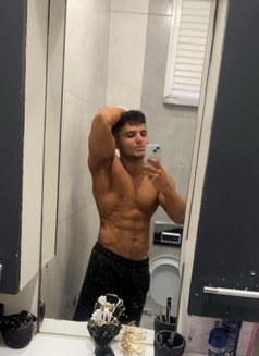 Ulaş - Male escort in İstanbul Photo 3 of 4