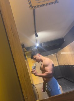 Ulaş - Male escort in İstanbul Photo 4 of 4