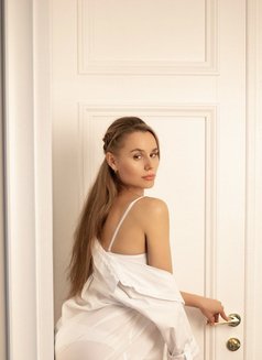 Uliana - puta in Bangkok Photo 13 of 14