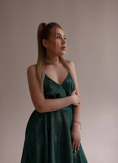 Ulina - puta in Dubai Photo 7 of 16