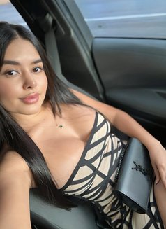 Julia - escort in Tokyo Photo 3 of 4