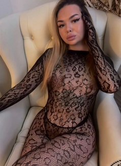 Uma - escort in Dubai Photo 7 of 9