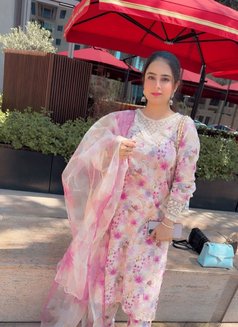 Umaa Sharma - puta in Abu Dhabi Photo 1 of 2
