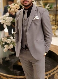 Umair - Intérprete masculino de adultos in Lahore Photo 1 of 1