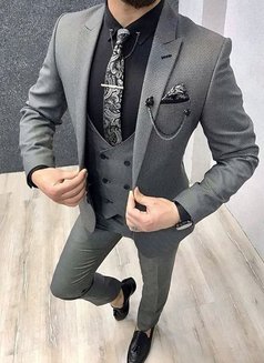 Umer - Male escort in Karāchi Photo 1 of 1