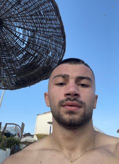 Umut - Male escort in İstanbul Photo 1 of 8