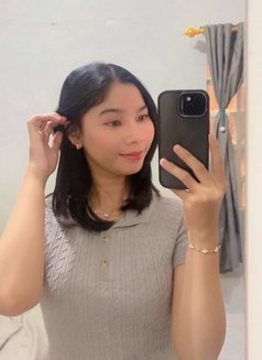 Una - puta in Dubai Photo 1 of 2