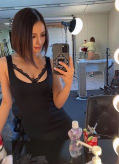 Una - escort in Shanghai Photo 1 of 5