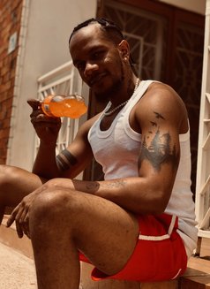 Uncle D - Acompañantes masculino in Kampala Photo 1 of 11