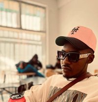 Uncle - Intérprete masculino de adultos in Harare