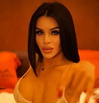 Unforgettable deep throat T-Girl Sasha: - Acompañantes transexual in Dubai