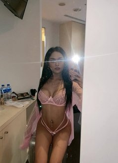 Functional Ts Can Cum Last 2 days! - Transsexual escort in Hong Kong Photo 10 of 17