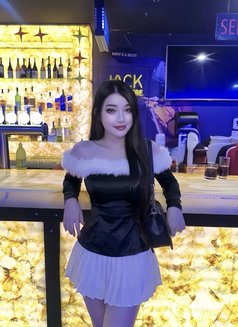 unforgettable sex goddesss - Transsexual escort in Abu Dhabi Photo 5 of 5