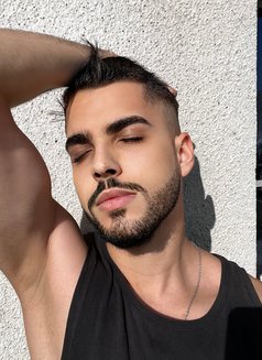 Uni Q Zex - masseur in Abu Dhabi Photo 1 of 4