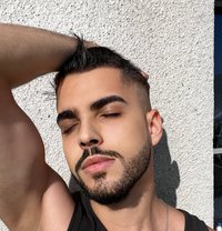 Uni Q Zex - masseur in Abu Dhabi