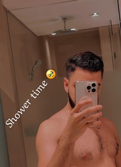 Uni Q Zex - masseur in Abu Dhabi Photo 4 of 4