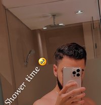 Uni Q Zex - masseur in Abu Dhabi