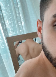Uni Q Zex - masseur in Abu Dhabi Photo 6 of 8