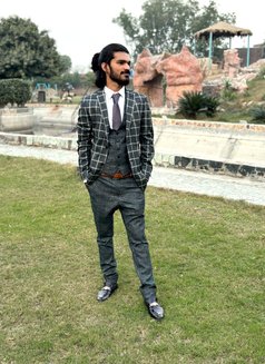 Unique - Male escort in Shanghai Photo 4 of 6