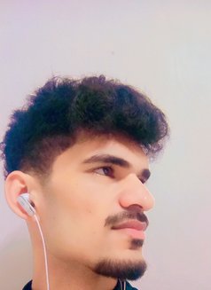 Unique - Male escort in Shanghai Photo 5 of 6