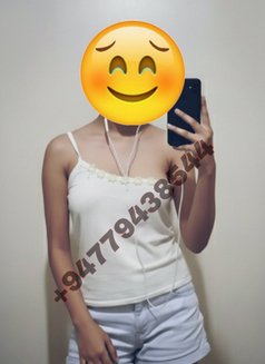 University Girl (Cam / Full) - puta in Colombo Photo 16 of 17