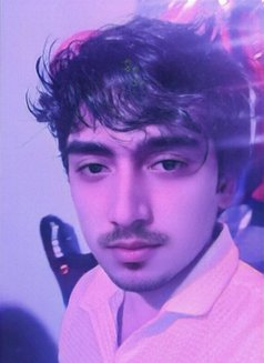 Unos - Male escort in New Delhi Photo 4 of 6