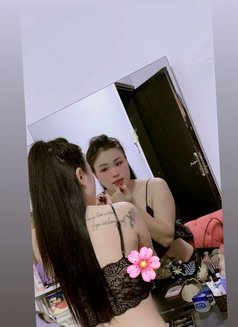 uotcall and incall vip - escort in Muscat Photo 8 of 8