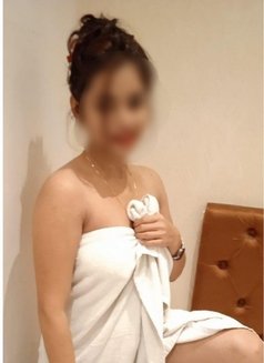 Urfi - escort in Mumbai Photo 1 of 2