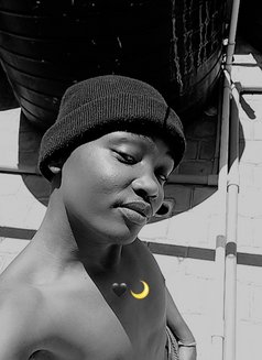 Uriah - Male escort in Nairobi Photo 6 of 7