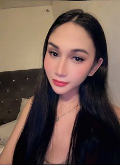 Urjhen - Transsexual escort in Manila Photo 7 of 9