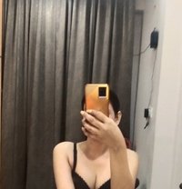 Urmi - escort in New Delhi