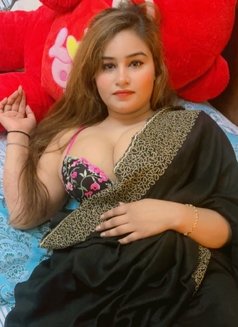 Urooj Busty Girl(Incall & Outcall) - puta in Dubai Photo 2 of 19