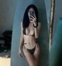 Urs. Kaye - puta in Manila Photo 1 of 5
