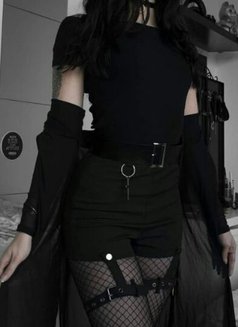Ursula - dominatrix in Beirut Photo 7 of 8