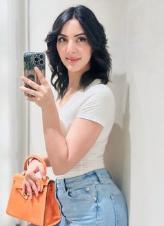 Urvashi - escort in Kuwait Photo 2 of 4