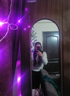 Urvashi - escort in New Delhi Photo 4 of 6