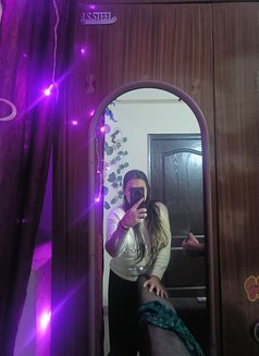 Urvashi - escort in New Delhi Photo 5 of 6