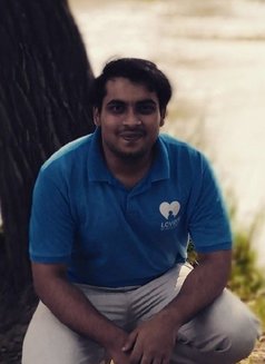 Usama - Intérprete masculino de adultos in Lahore Photo 3 of 5