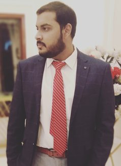 Usama - Intérprete masculino de adultos in Lahore Photo 4 of 5
