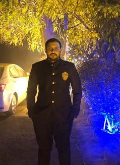 Usama - Intérprete masculino de adultos in Lahore Photo 5 of 5