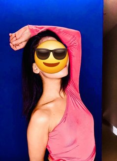 Usha - Intérprete de adultos in Kathmandu Photo 2 of 2