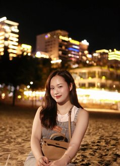 Uyen - escort in Singapore Photo 7 of 9