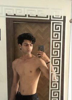 Uzi - Acompañantes masculino in New Delhi Photo 4 of 4