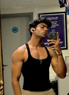 Uzii - Acompañantes masculino in New Delhi Photo 1 of 3