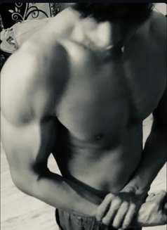 Uzii - Acompañantes masculino in New Delhi Photo 2 of 3
