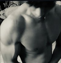 Uzii - Acompañantes masculino in New Delhi
