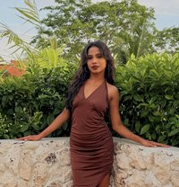 V I O N A - escort in Bali Photo 11 of 12